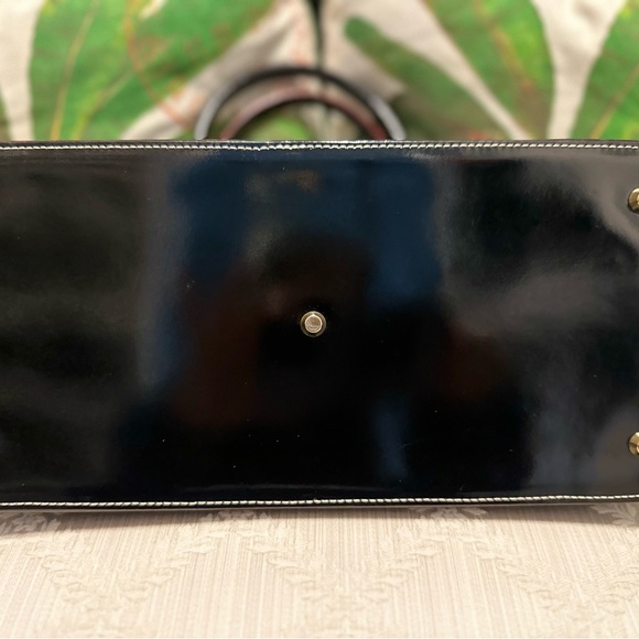 Arcadia Black Patent Leather Handbag - Picture 6 of 8